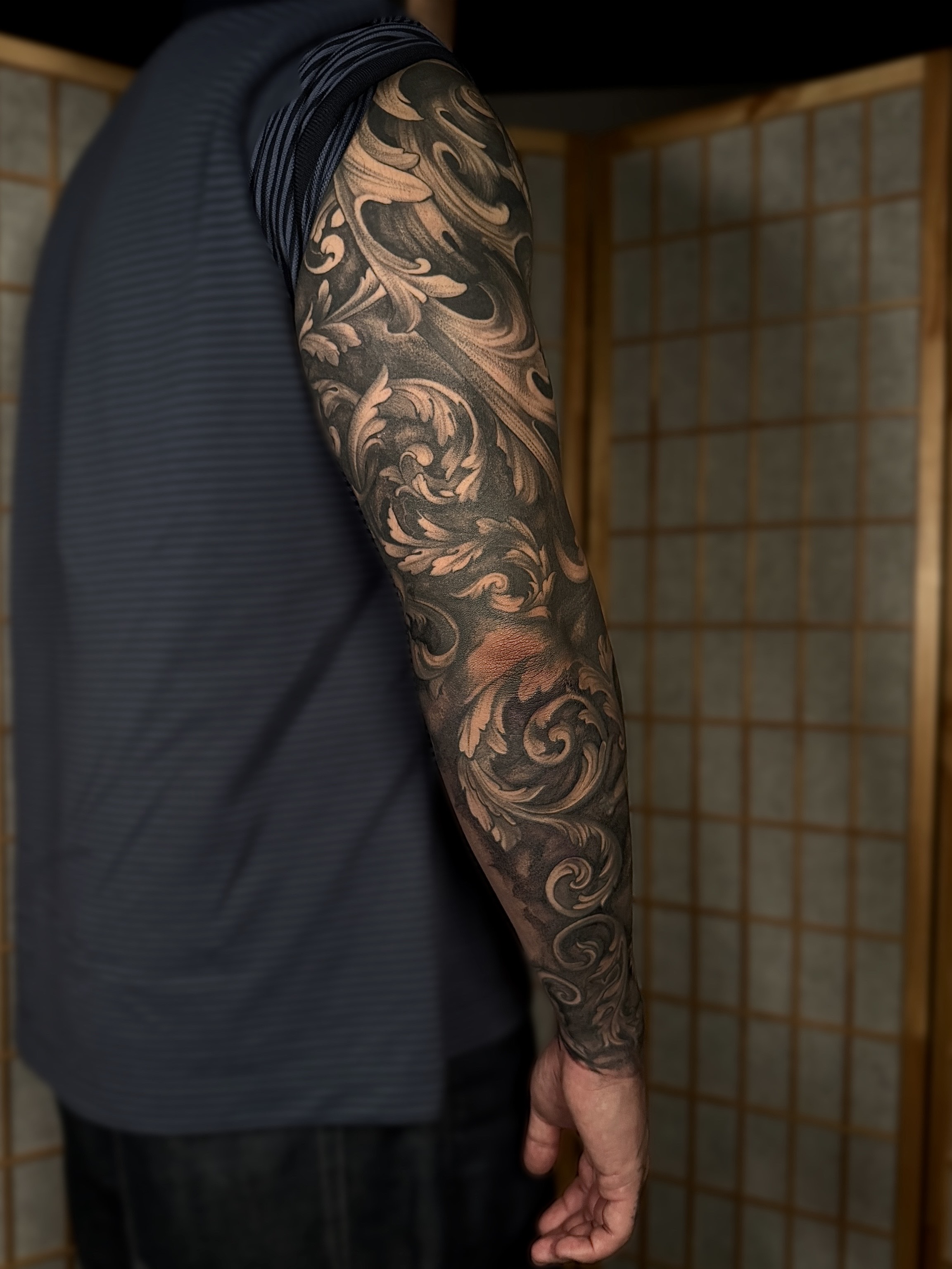 Tatouage de visagee en noir et gris – Lab Tattoo Lausanne