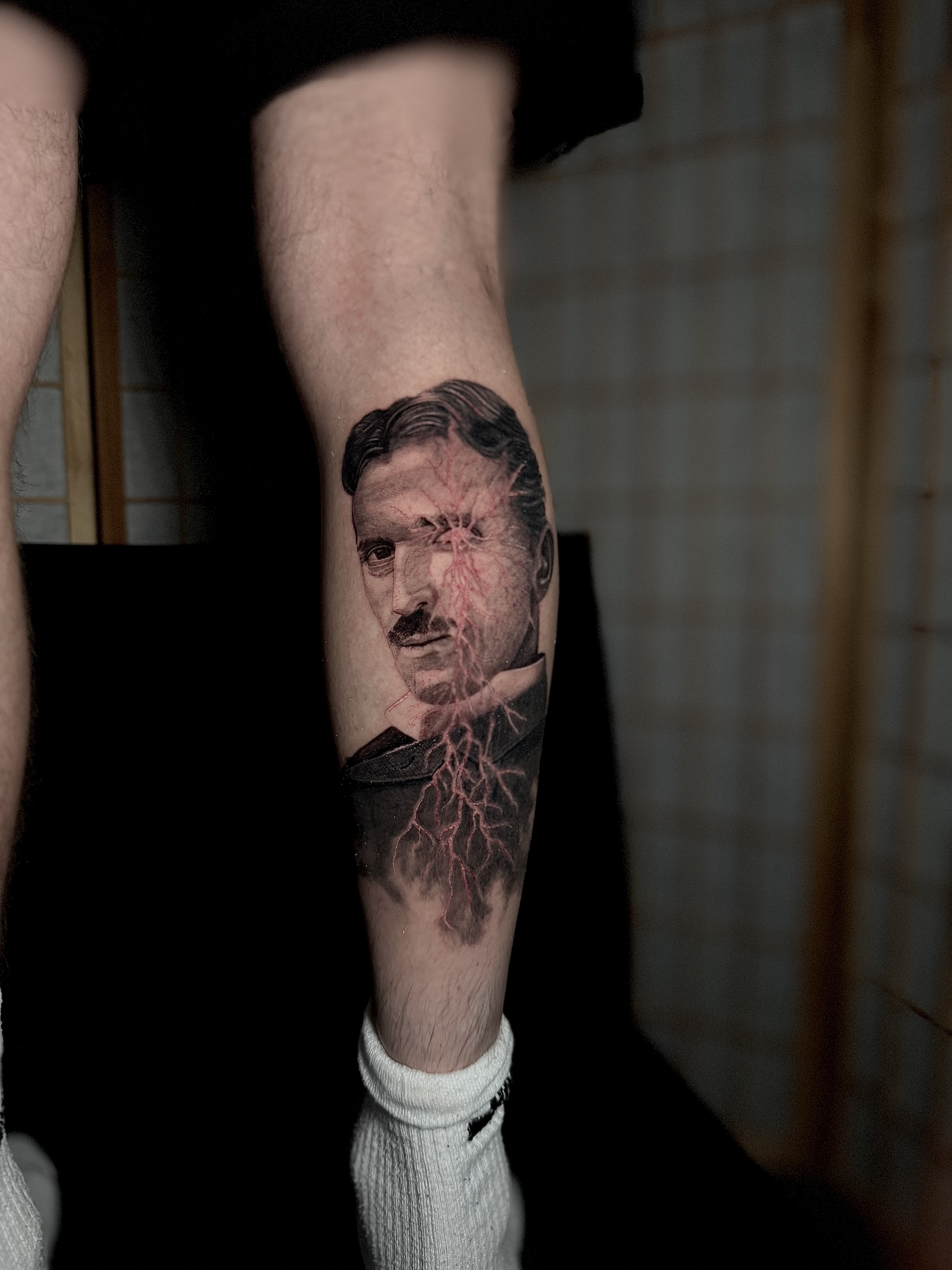 Tatouage de Nicola Tesla – Lab Tattoo Lausanne
